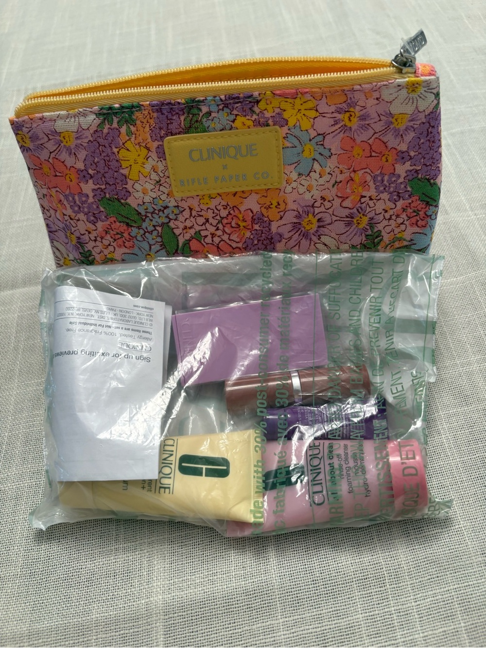 Clinique Mini Makeup & Skincare Set. New with pouch bag